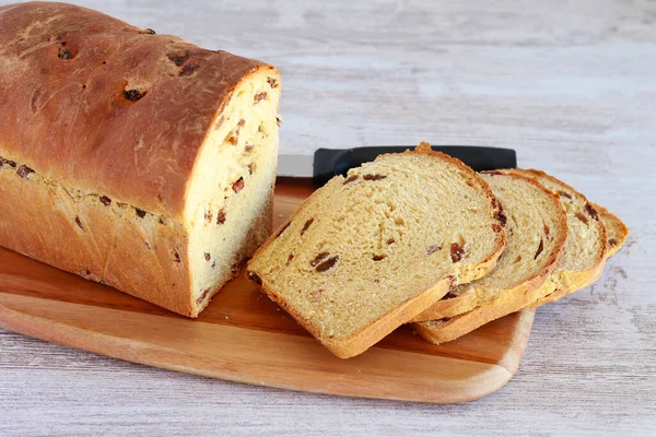 Cinnamon Raisin Sweet Bread Sliced Wooden Board — Stock Photo, Image