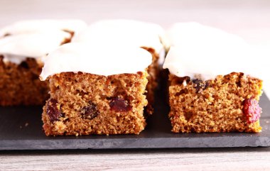 Krem peynirli yaban mersinli pasta.