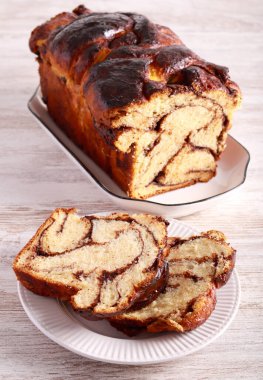Çikolata ve turuncu babka, çikolata dolu tatlı ekmek.