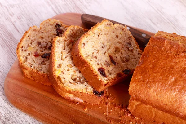 Клюквенный Ореховый Сладкий Хлеб Нарезанный — стоковое фото