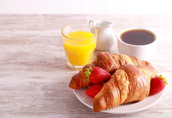 Śniadanie Rogalikami Sokiem Pomarańczowym Kawą — Zdjęcie stockowe
