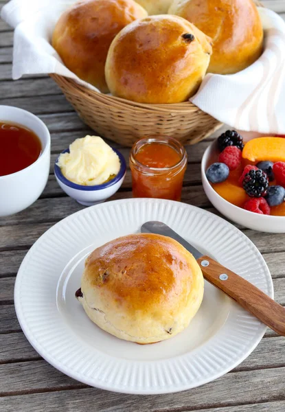Buns Raisin Served Butter Marmalade Berries — Stock Photo, Image
