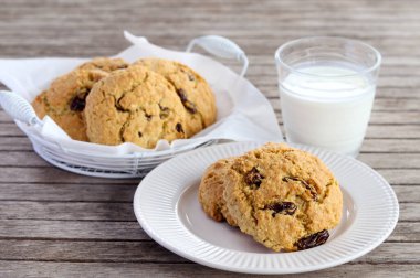 Sultana 'lı yulaf ve buğday tohumu kurabiyesi