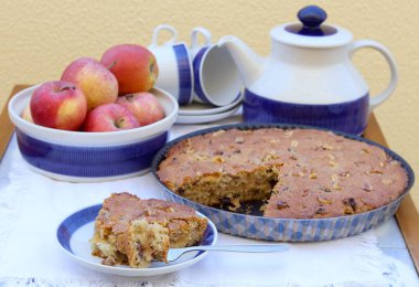 Apple, cinnamon and walnut cake