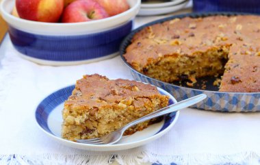 Apple, cinnamon and walnut cake