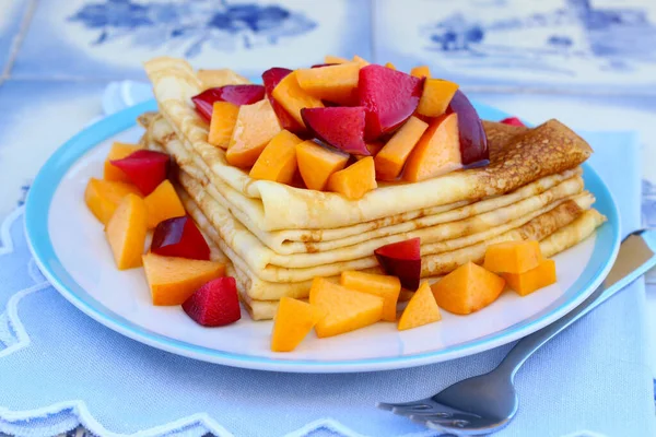 Stack Triangle Crepes Fruits Top — стоковое фото
