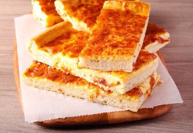 Peynir soslu hamur işleri.