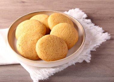 Tabakta yumuşak fıstık ezmeli kurabiyeler