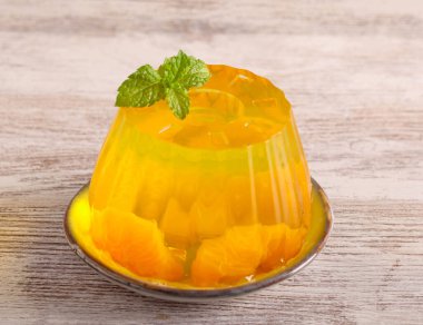 Tabakta ev yapımı meyve jölesi