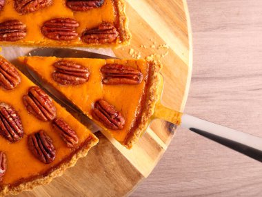 Balkabağı ve cevizli peynirli kek.