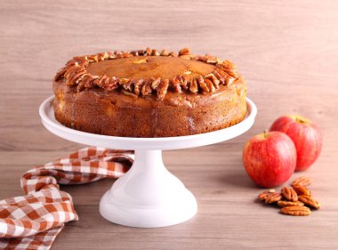 Cevizli baharatlı elma şarabı keki.