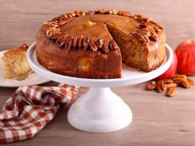 Cevizli baharatlı elma şarabı keki.