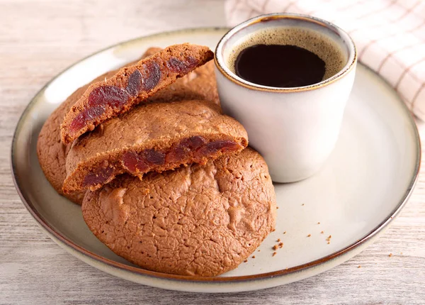 Chocoladekoekjes Met Cranberry Bord Met Koffie — Stockfoto