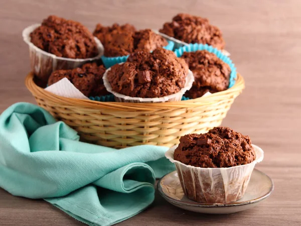 Hemlagad Dubbel Choklad Muffins Serveras — Stockfoto
