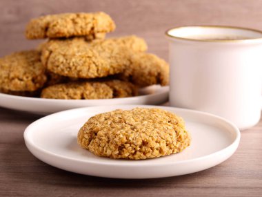 Ev yapımı taze yulaf ve hindistan cevizli bisküvi.