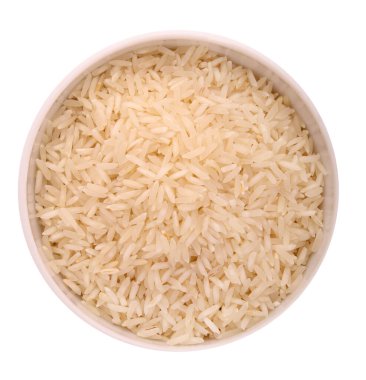 Beyaz zemin üzerinde çiğ pirinç basmati