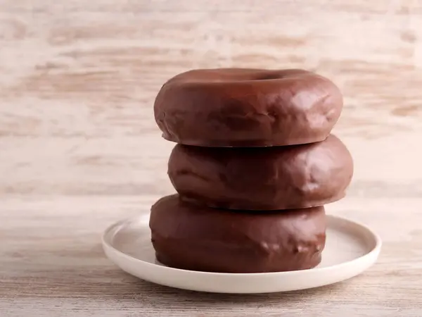 Donuts Glaseados Con Chocolate Plato — Foto de Stock