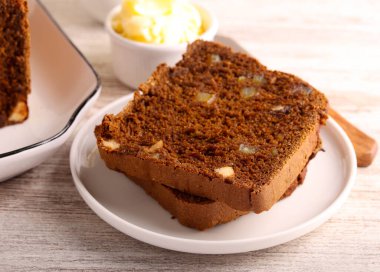 Çavdar ekmeği, portakal kabuğu ve fındık.