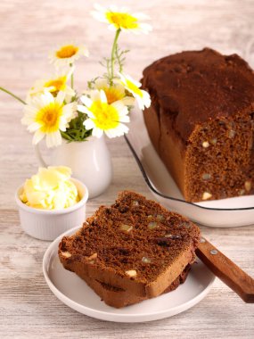 Çavdar ekmeği, portakal kabuğu ve fındık.