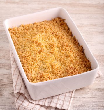 Karışık meyve, böğürtlen ve Hindistan cevizli kek.