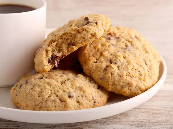 Havre Choklad Chip Cookies Med Kopp Kaffe Stockfoto