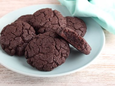 Tabakta sağlıklı keçiboynuzu kurabiyeleri