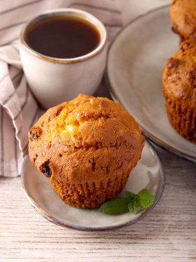 Fındıklı ve kuru üzümlü havuçlu kek.