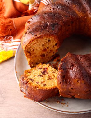 Tarih ve turuncu pasta.