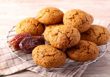 Tel askıda ev yapımı tarih kurabiyeleri