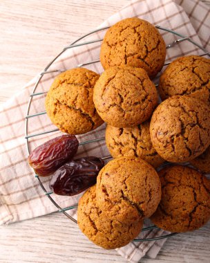 Tel askıda ev yapımı tarih kurabiyeleri