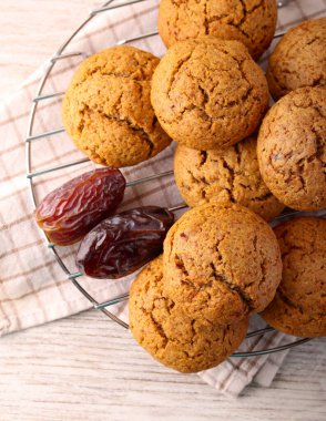 Tel askıda ev yapımı tarih kurabiyeleri