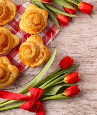 Peynirli tavşanlı çörekler