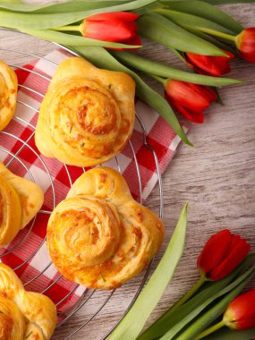 Peynirli tavşanlı çörekler