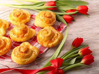 Peynirli tavşanlı çörekler