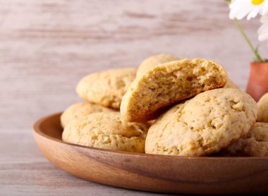 Fıstık ezmesi ve elmalı kurabiye.