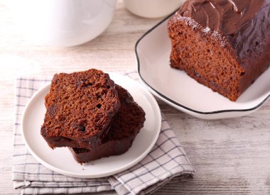 Duble çikolatalı pasta, kremalı çikolatalı pasta.