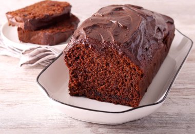 Duble çikolatalı pasta, kremalı çikolatalı pasta.