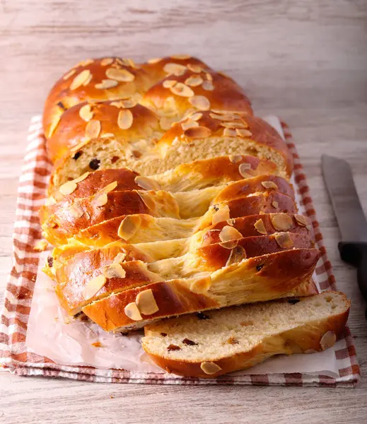 Tatlı, örülmüş ekmek, dilimlenmiş