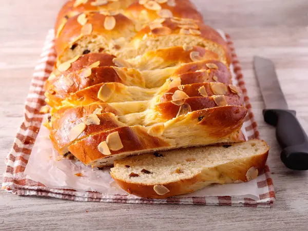 Tatlı, örülmüş ekmek, dilimlenmiş