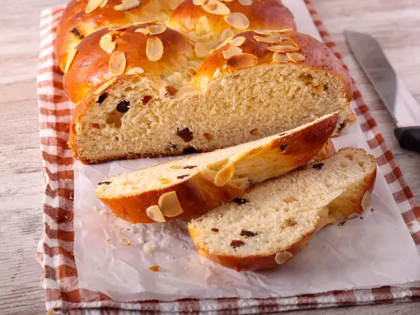 Tatlı, örülmüş ekmek, dilimlenmiş