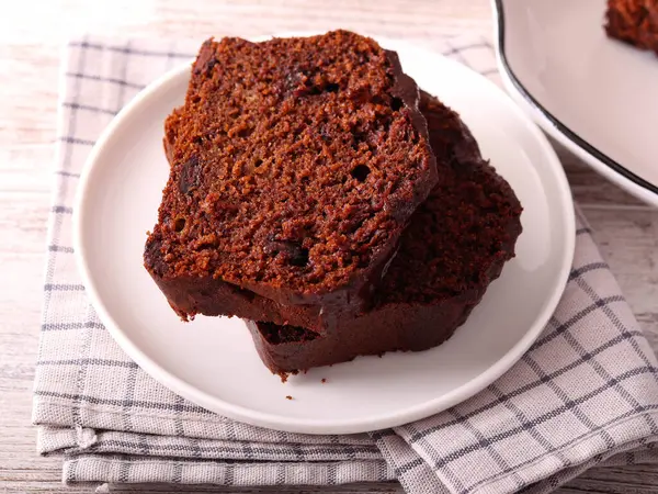 Duble çikolatalı pasta, kremalı çikolatalı pasta.