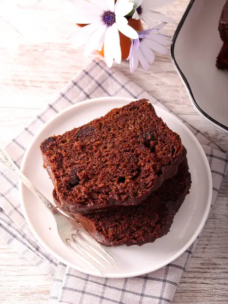 Duble çikolatalı pasta, kremalı çikolatalı pasta.