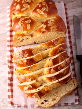 Tatlı, örülmüş ekmek, dilimlenmiş