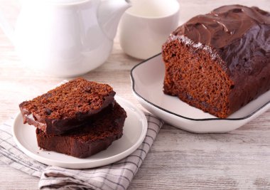 Duble çikolatalı pasta, kremalı çikolatalı pasta.