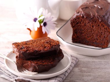 Duble çikolatalı pasta, kremalı çikolatalı pasta.