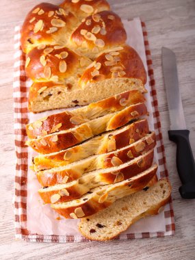 Tatlı, örülmüş ekmek, dilimlenmiş