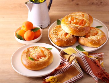 Kayısı ve ricotta çörekleri.