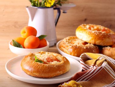 Kayısı ve ricotta çörekleri.