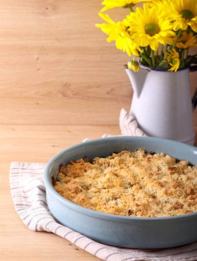 Rubarb çöreklenmiş tatlı teneke içinde