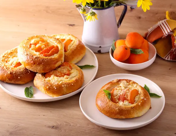 Kayısı ve ricotta çörekleri.